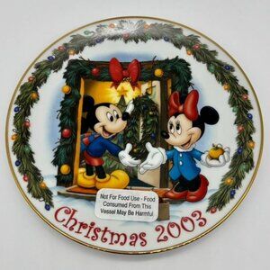 Vintage Disney Home for the Holidays Christmas 2003 Decorative Plate, Scholastic
